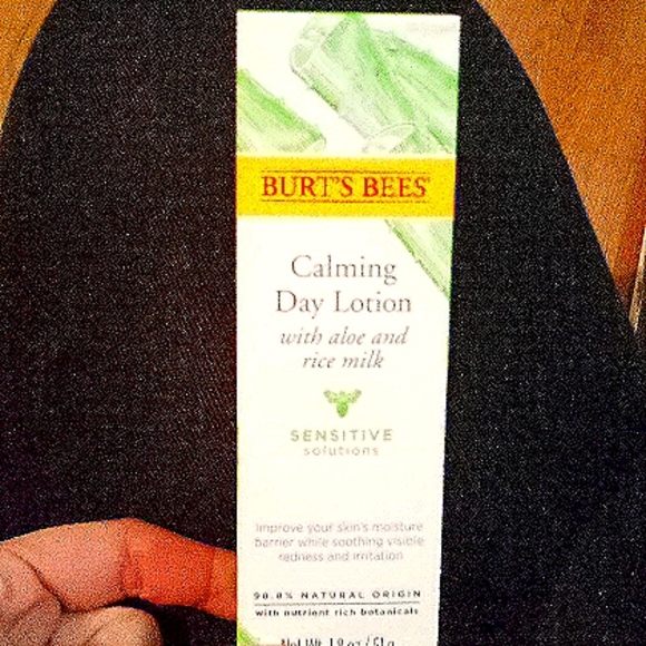 Burt's Bees Calming day lotion